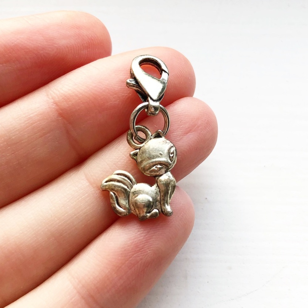 Chic silver sassy cat jewelry/ phone charm